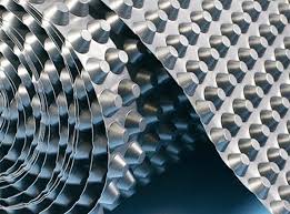 Placa de drenagem geocomposta para muros de contenção, caves e telhados.