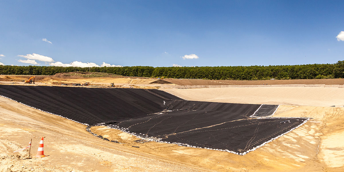 Tấm chống thấm Bentonite, lớp lót đất sét địa tổng hợp (GCL) cho bãi chôn lấp.