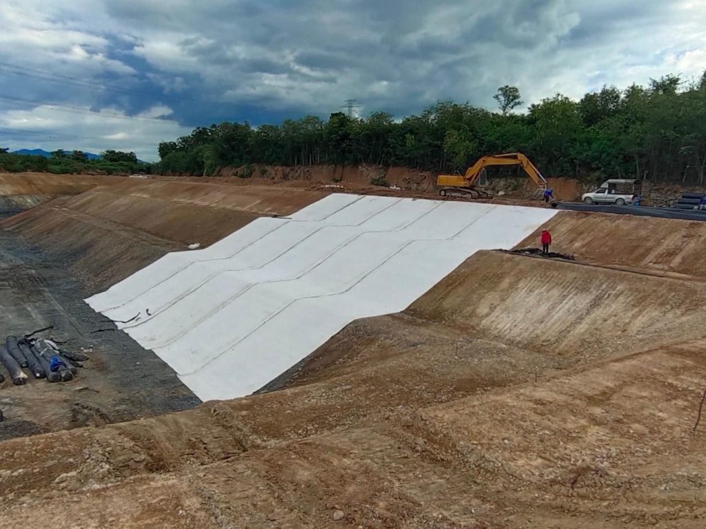 Lớp lót đất sét địa kỹ thuật cho bãi chôn lấp