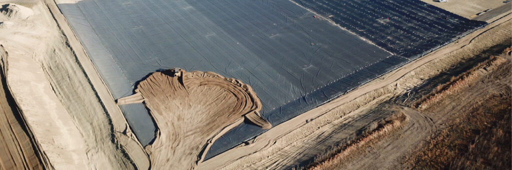 Forro de geomembrana em PEAD